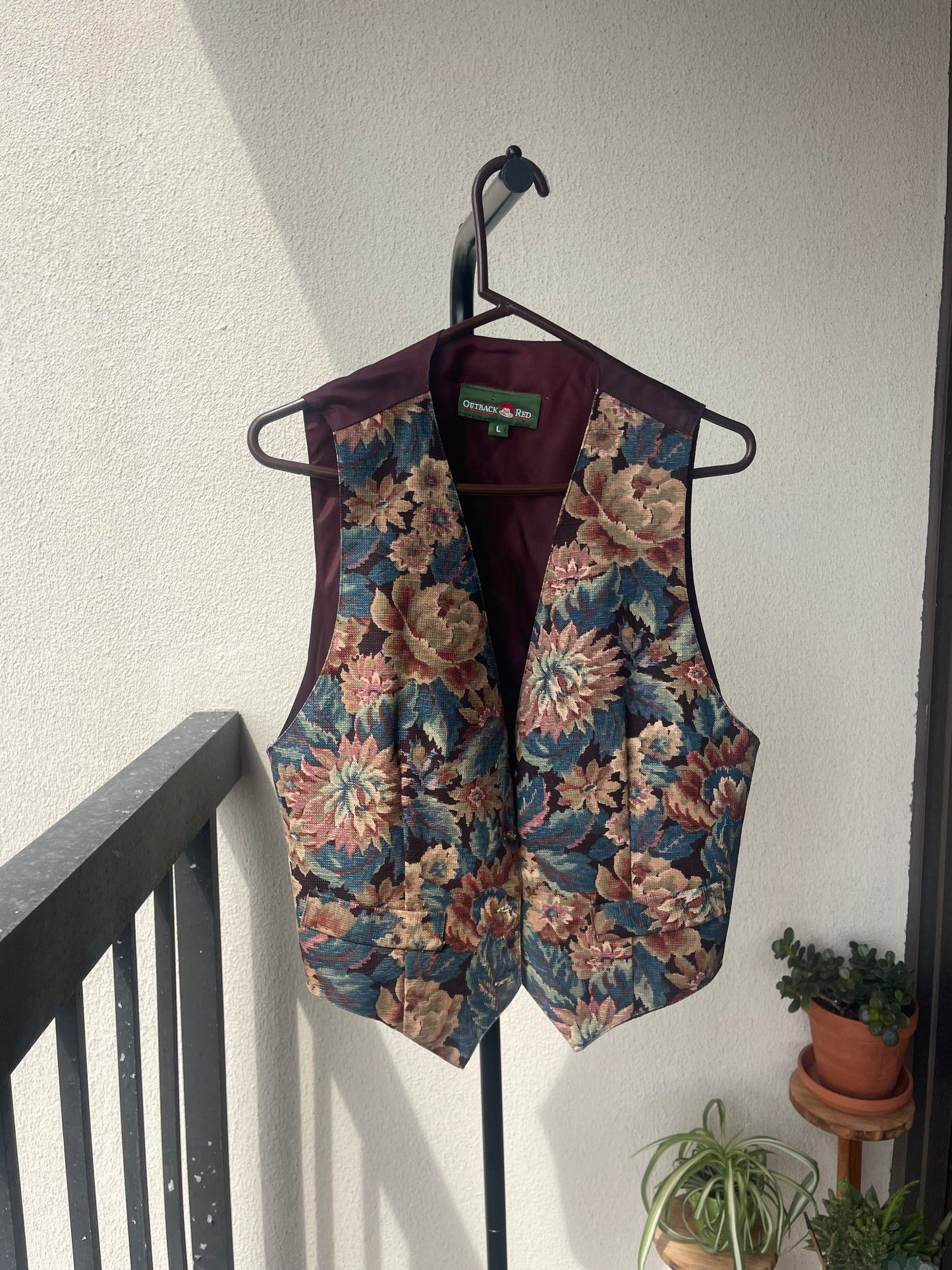 Outback Red Floral Tapestry Vest size Large
