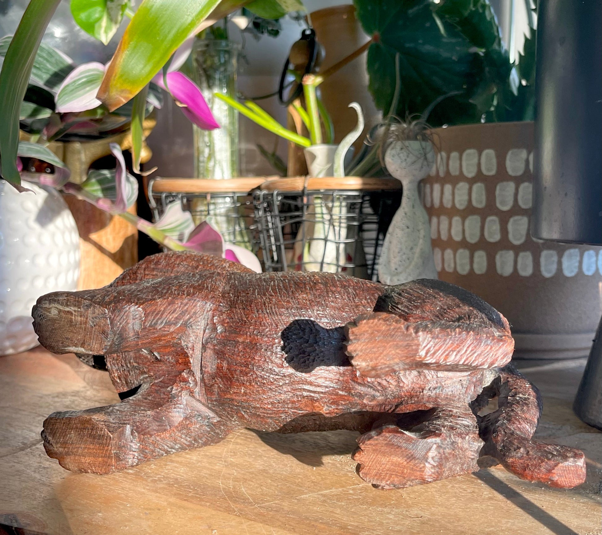 Handy Carved Lion Figurine Statue Feet