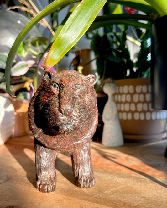 Handy Carved Lion Figurine Statue